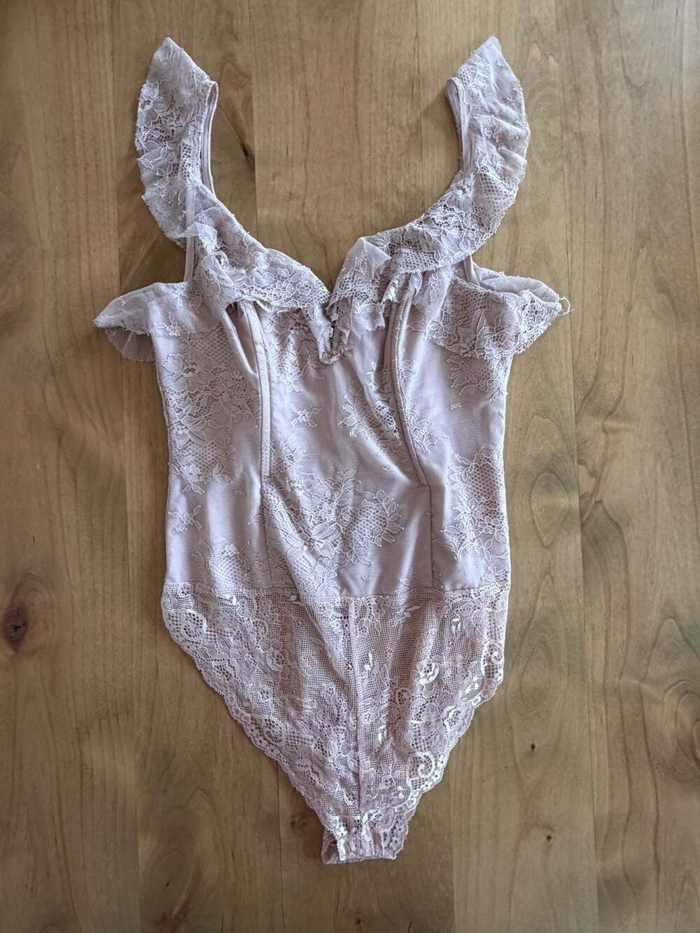 ASTR The Label Lace Ruffle Bodysuit Size S